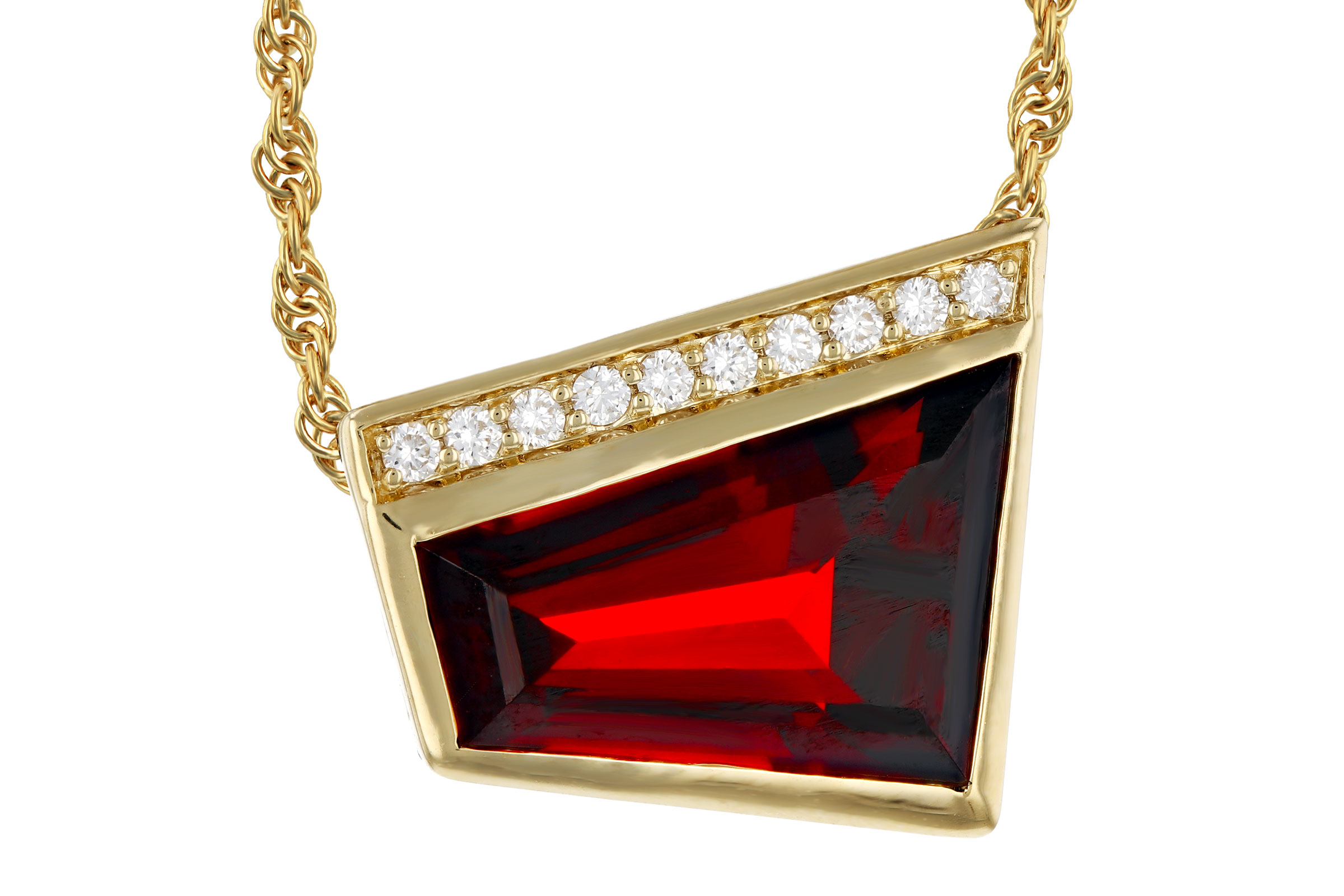 A311-84244: NECKLACE 3.92 GARNET 4.00 TGW