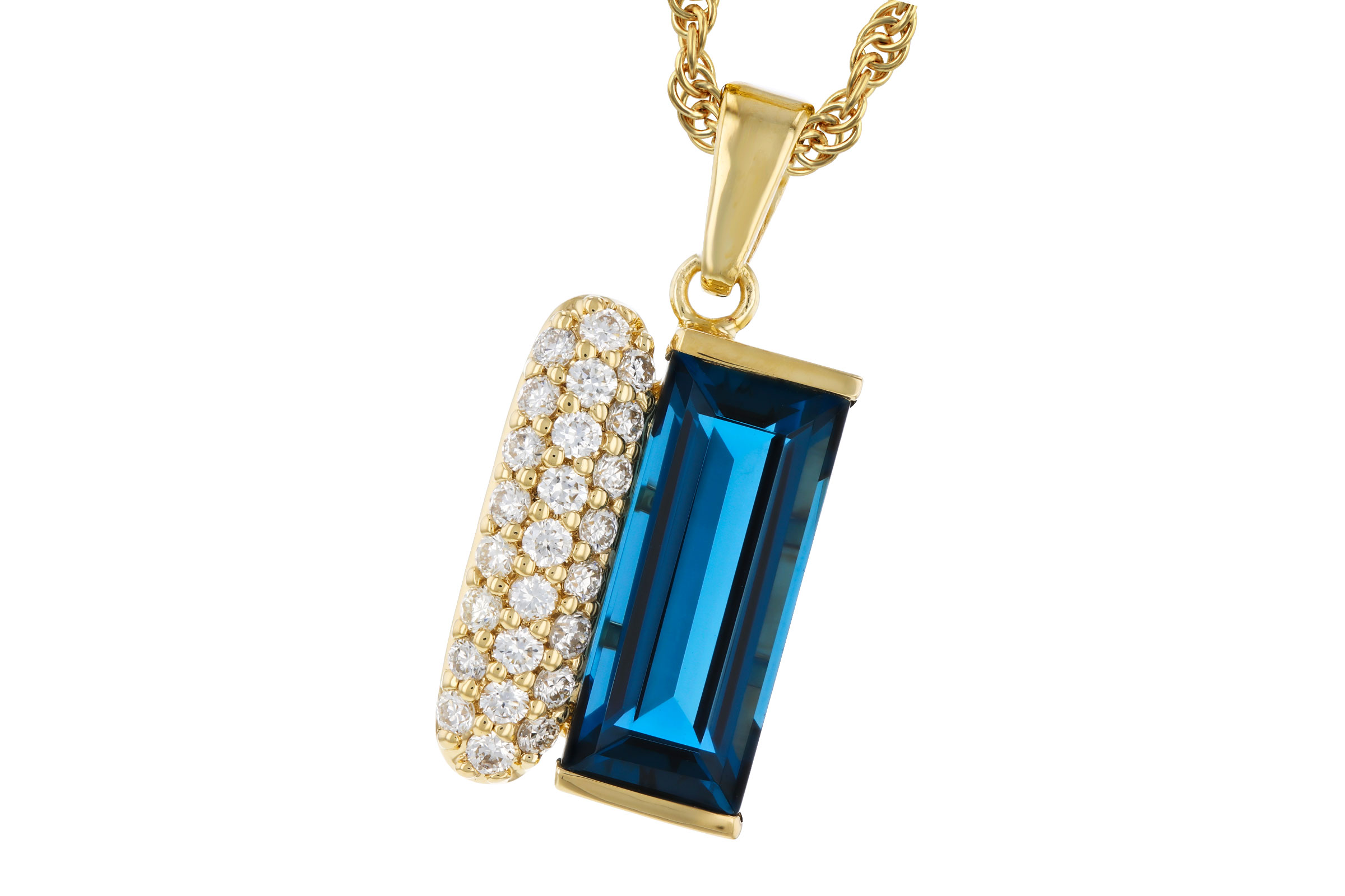 K311-84216: NECK 2.67 LONDON BLUE TOPAZ 2.92 TGW (12x5MM BT)